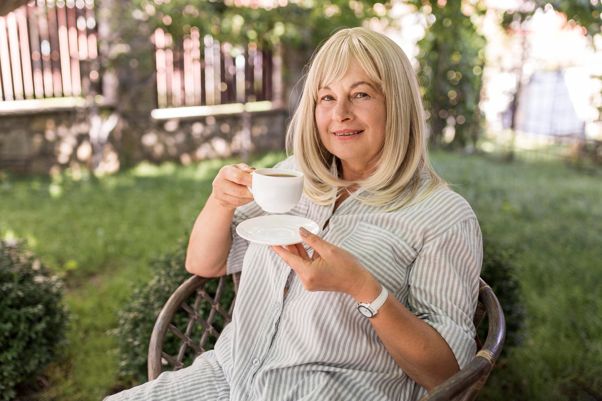medium-shot-woman-drinking-coffee.jpg__PID:3d82833a-8044-4f04-9140-e86e1a8035ba